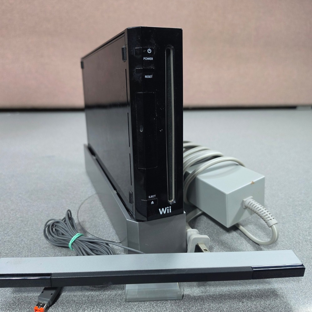 Nintendo Wii Console RVL-001 Black GameCube Compatible Bundle Wii Fit WORKS - Picture 2 of 14